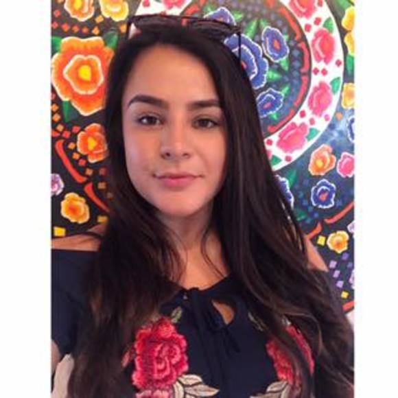 Meet your Posher, Yessenia - Picture 1 of 1